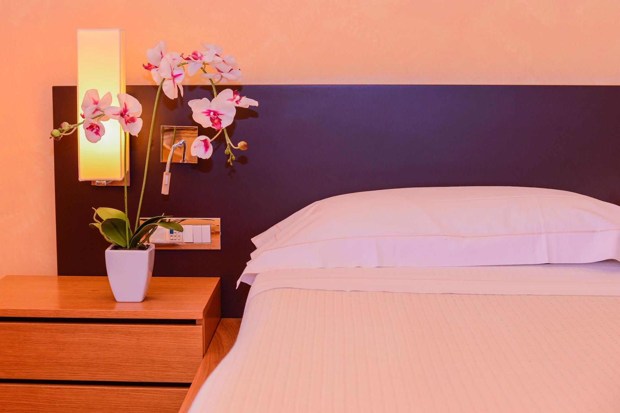 Ahg Donna Silvia Wellness Hotel Manerba del Garda Exterior foto