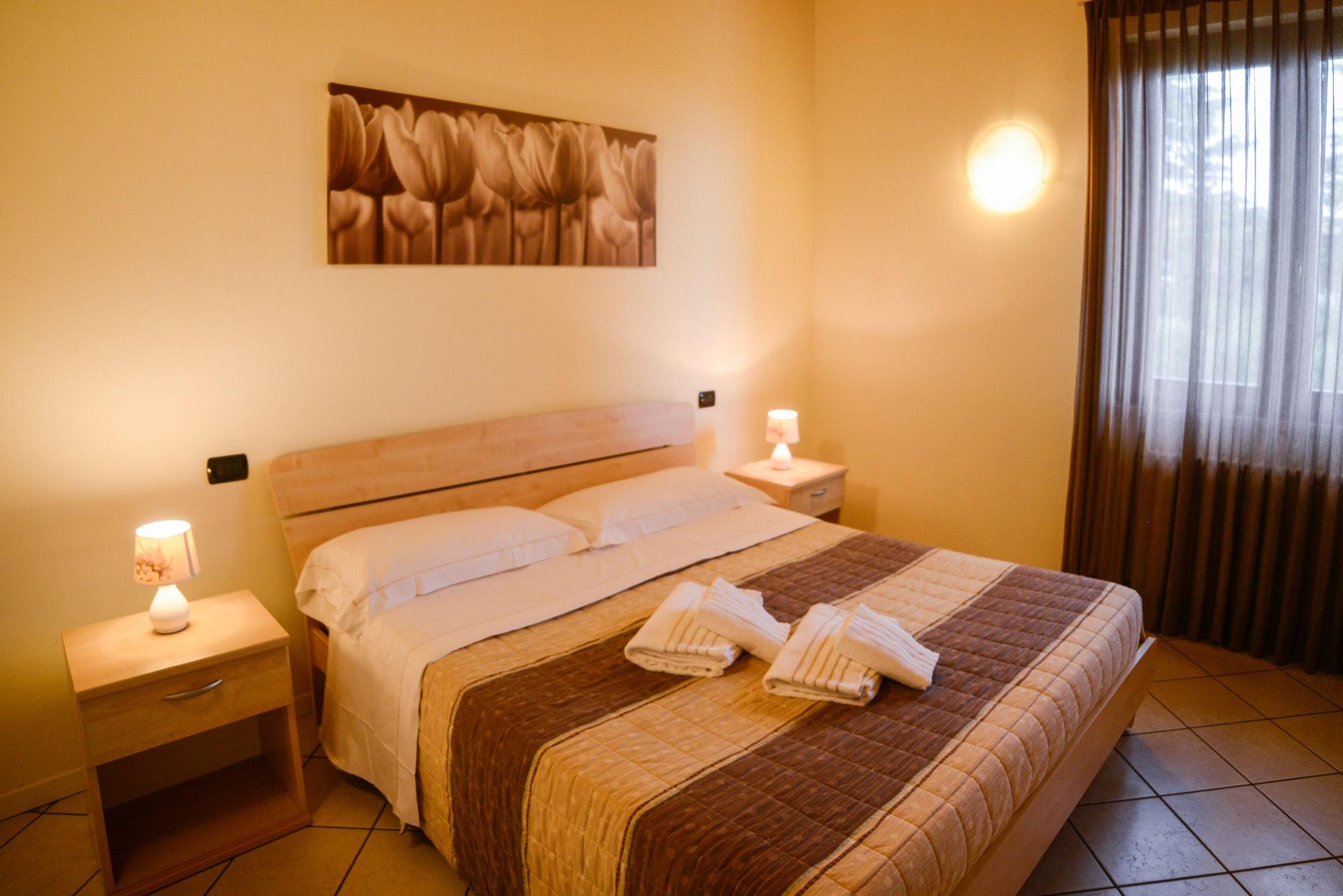Ahg Donna Silvia Wellness Hotel Manerba del Garda Exterior foto