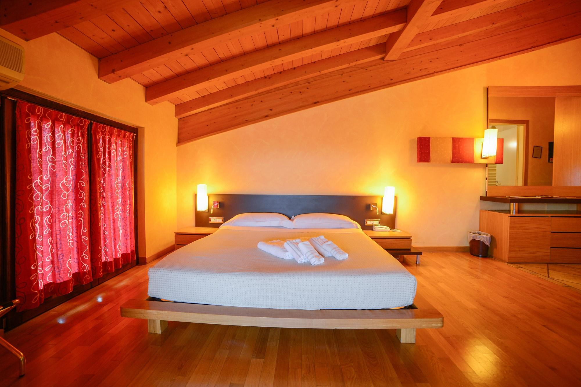 Ahg Donna Silvia Wellness Hotel Manerba del Garda Exterior foto