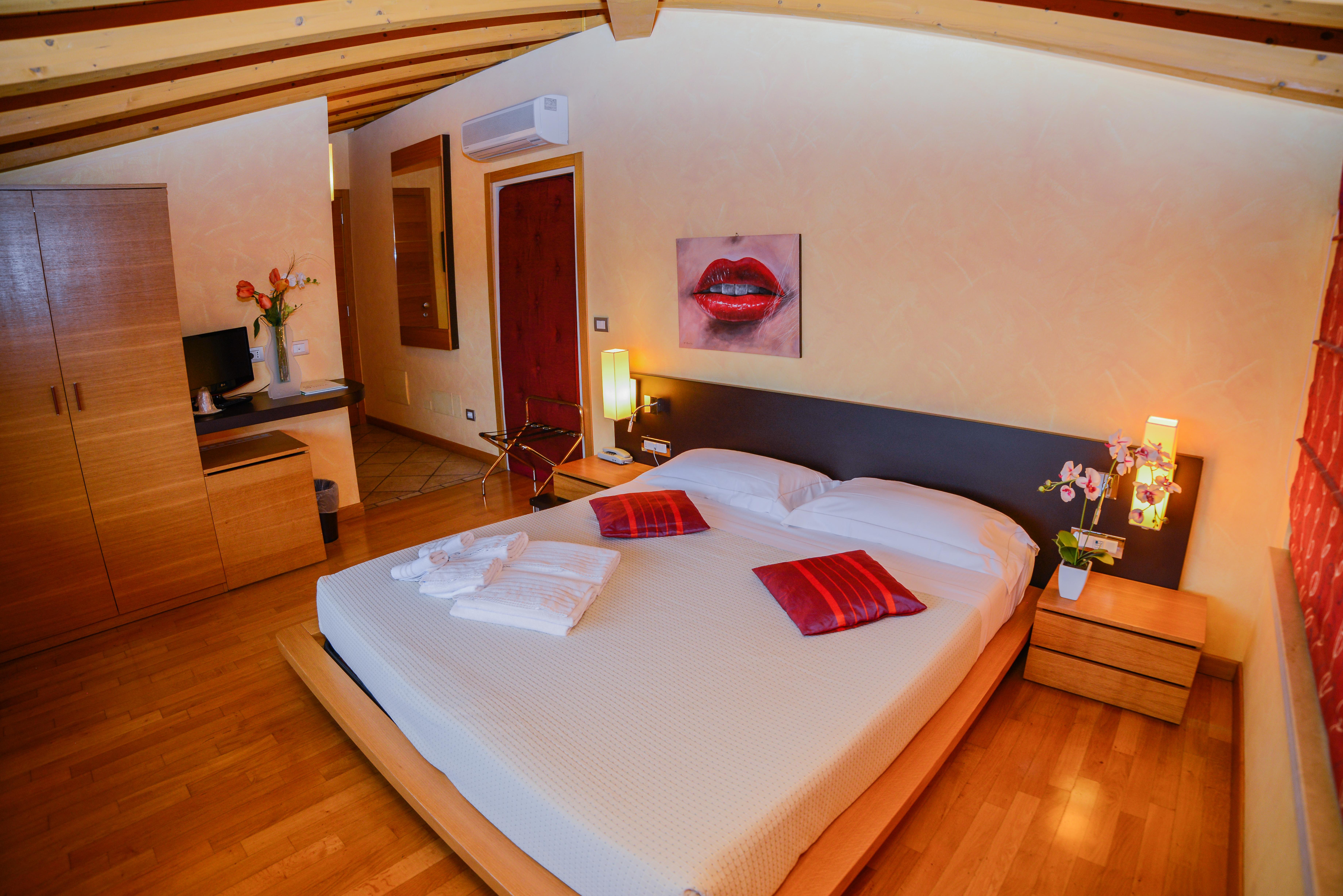 Ahg Donna Silvia Wellness Hotel Manerba del Garda Exterior foto