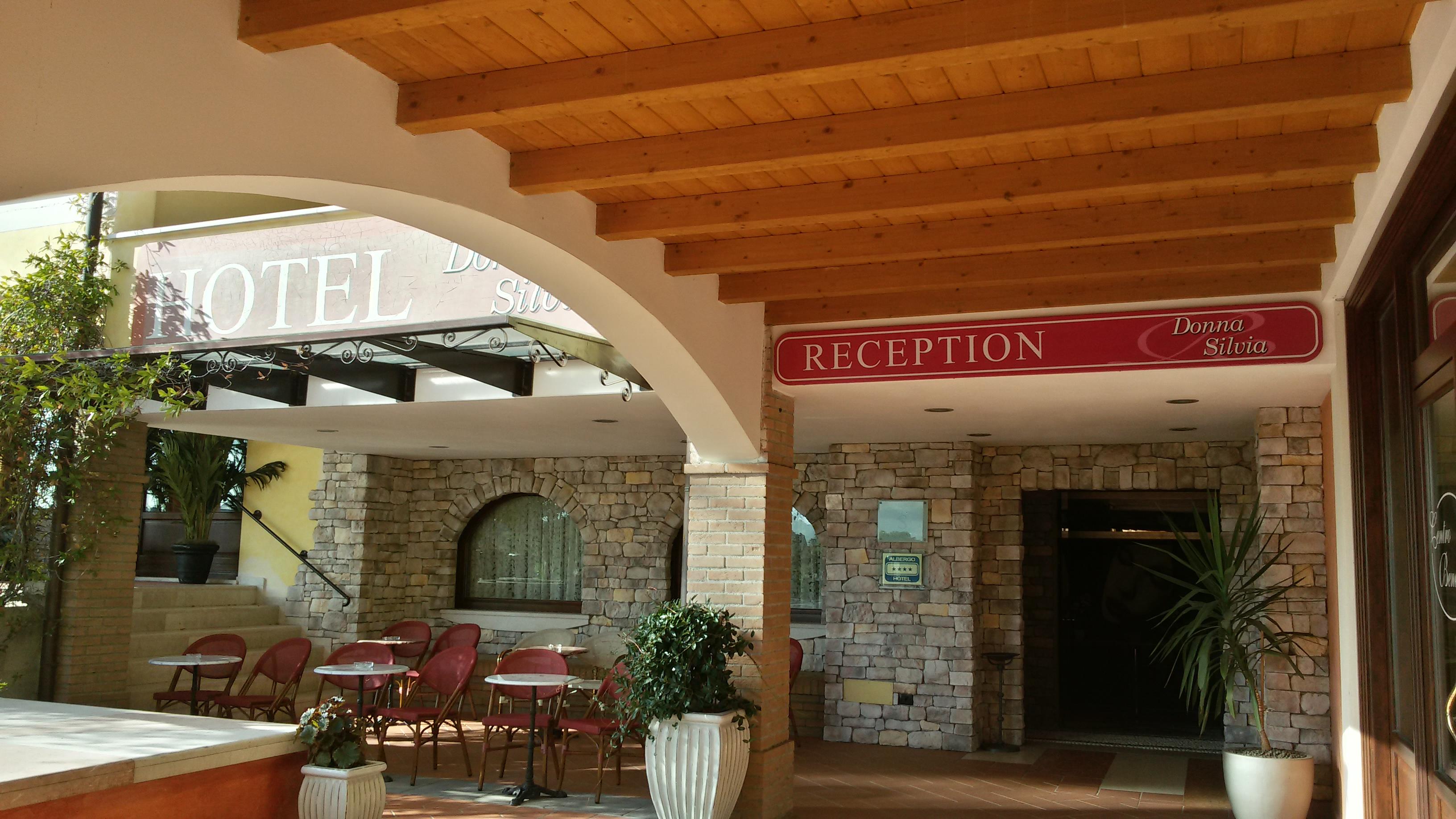 Ahg Donna Silvia Wellness Hotel Manerba del Garda Exterior foto