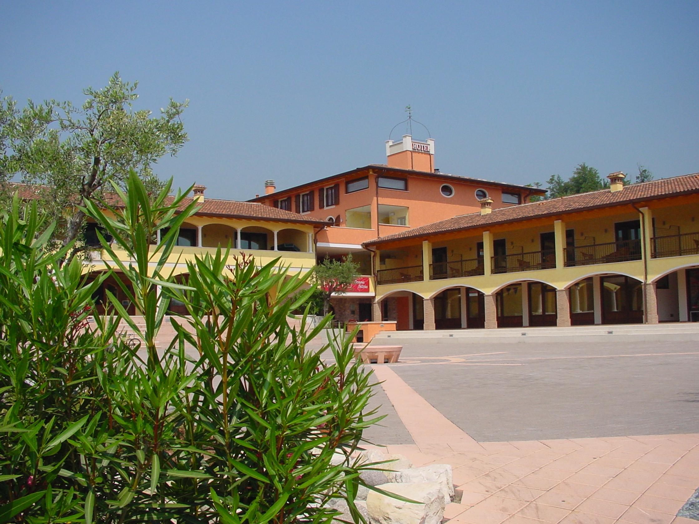 Ahg Donna Silvia Wellness Hotel Manerba del Garda Exterior foto