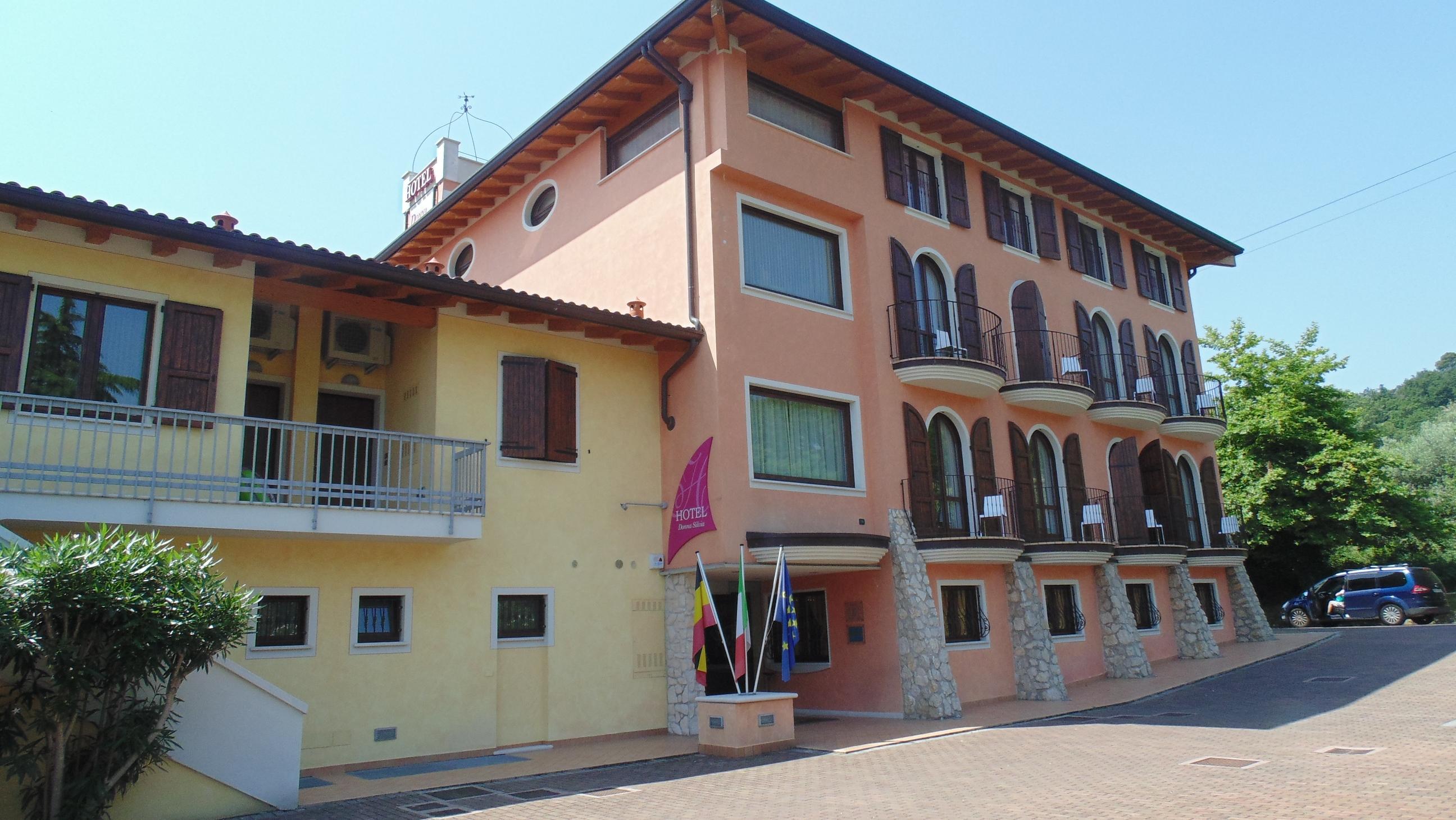 Ahg Donna Silvia Wellness Hotel Manerba del Garda Exterior foto