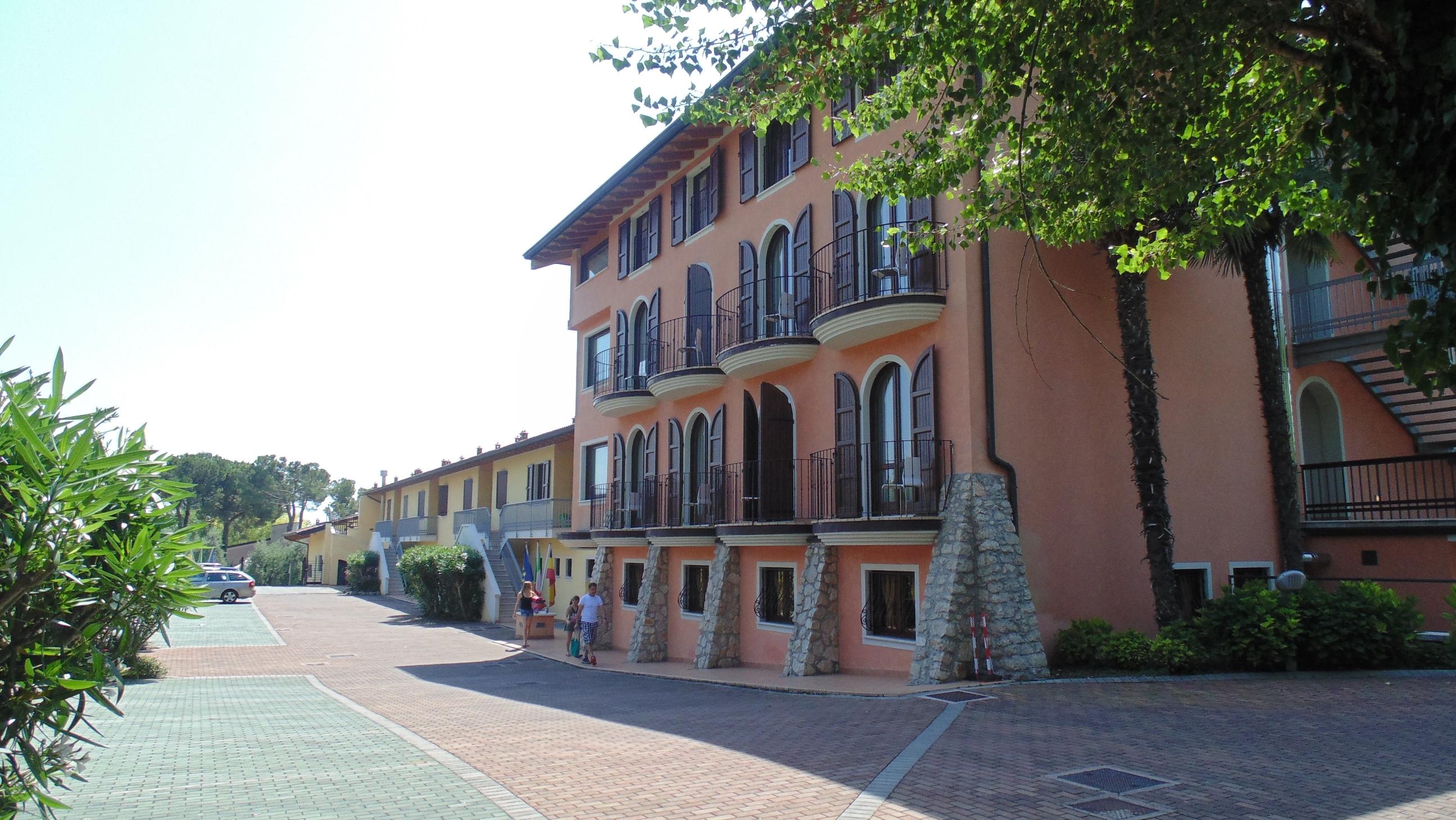 Ahg Donna Silvia Wellness Hotel Manerba del Garda Exterior foto