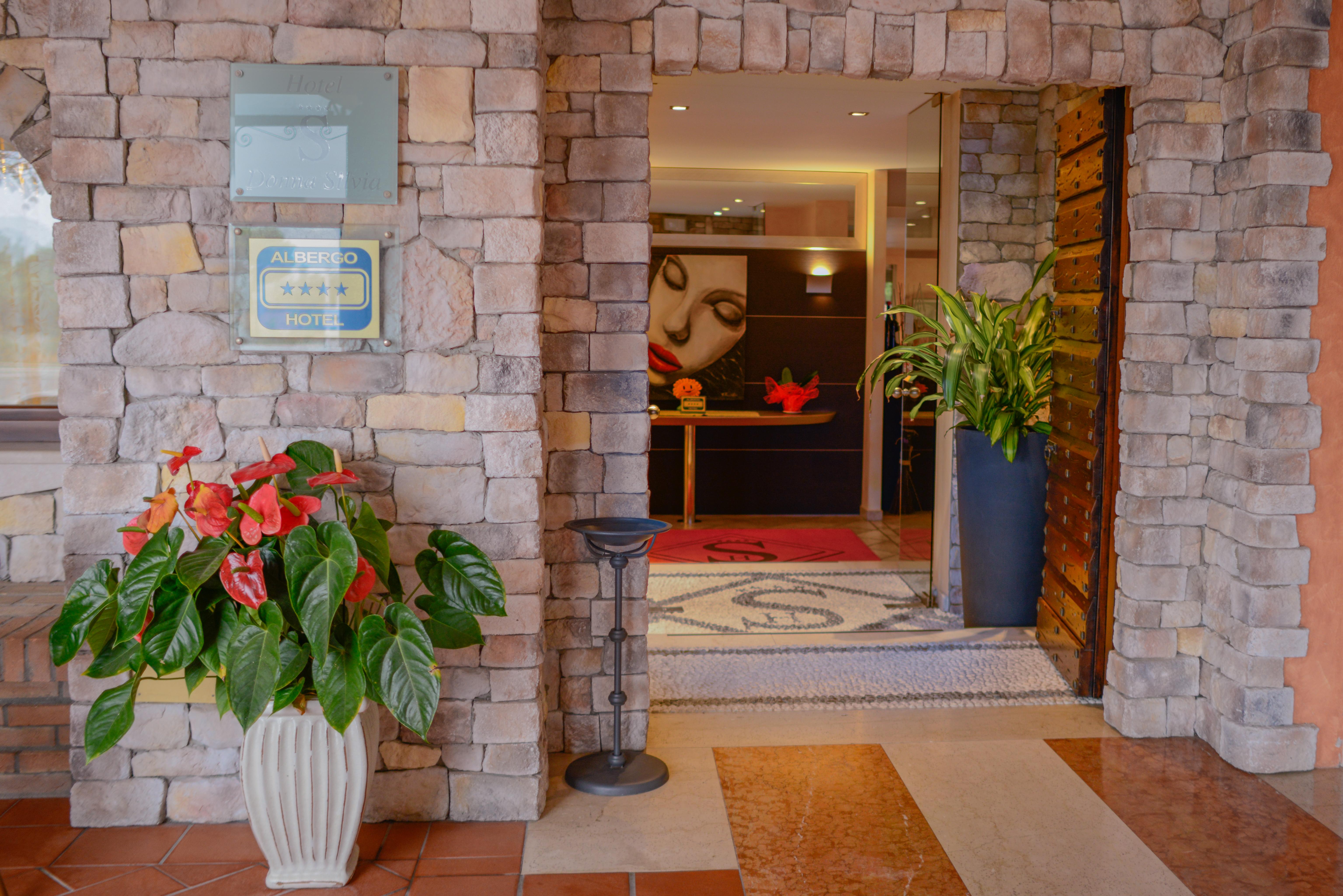 Ahg Donna Silvia Wellness Hotel Manerba del Garda Exterior foto
