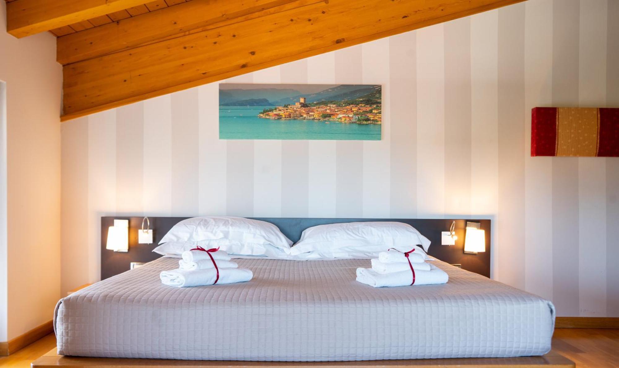 Ahg Donna Silvia Wellness Hotel Manerba del Garda Exterior foto