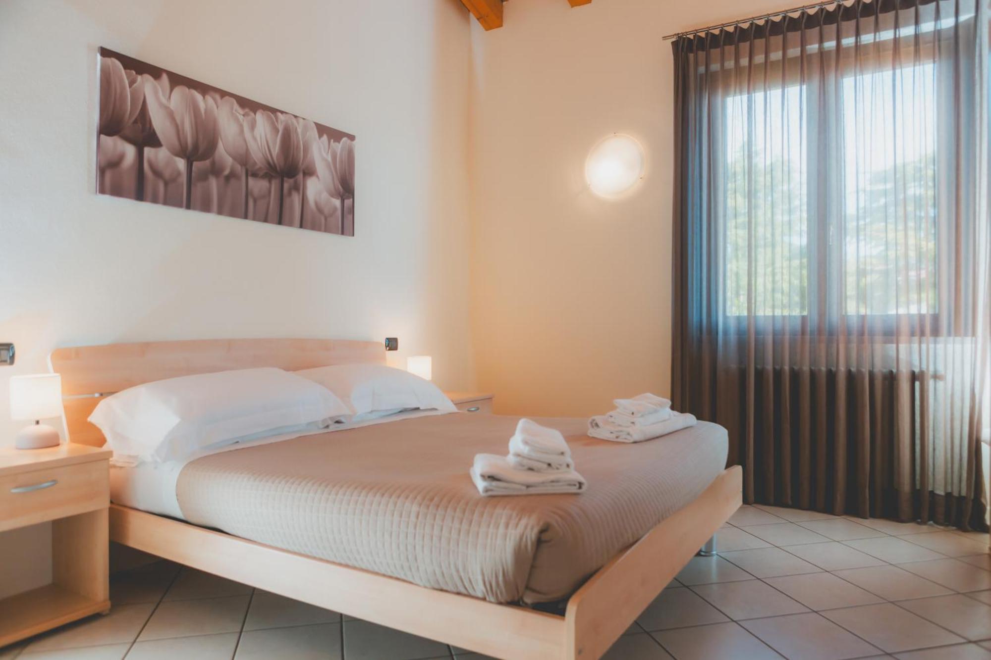 Ahg Donna Silvia Wellness Hotel Manerba del Garda Exterior foto